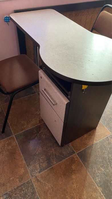 Продам маникюрный столик