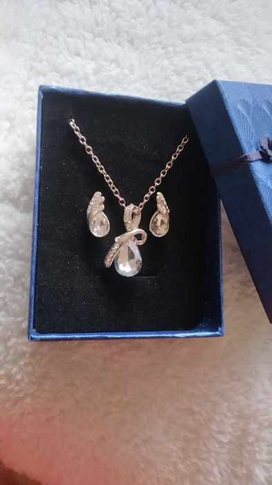 Супер разпродажба! Сребърен, дамски комплект в кутия.