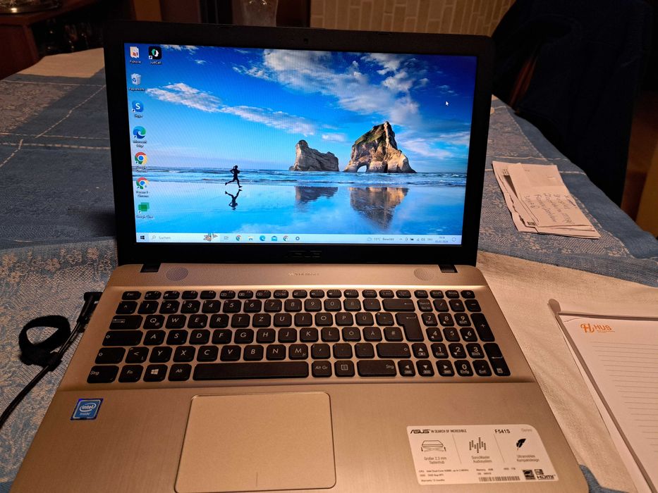 Продавам лаптоп Asus