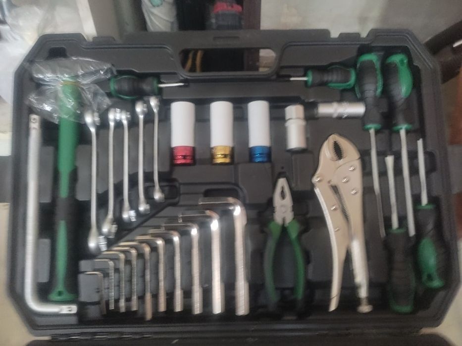 Продам набор инструментов новый
