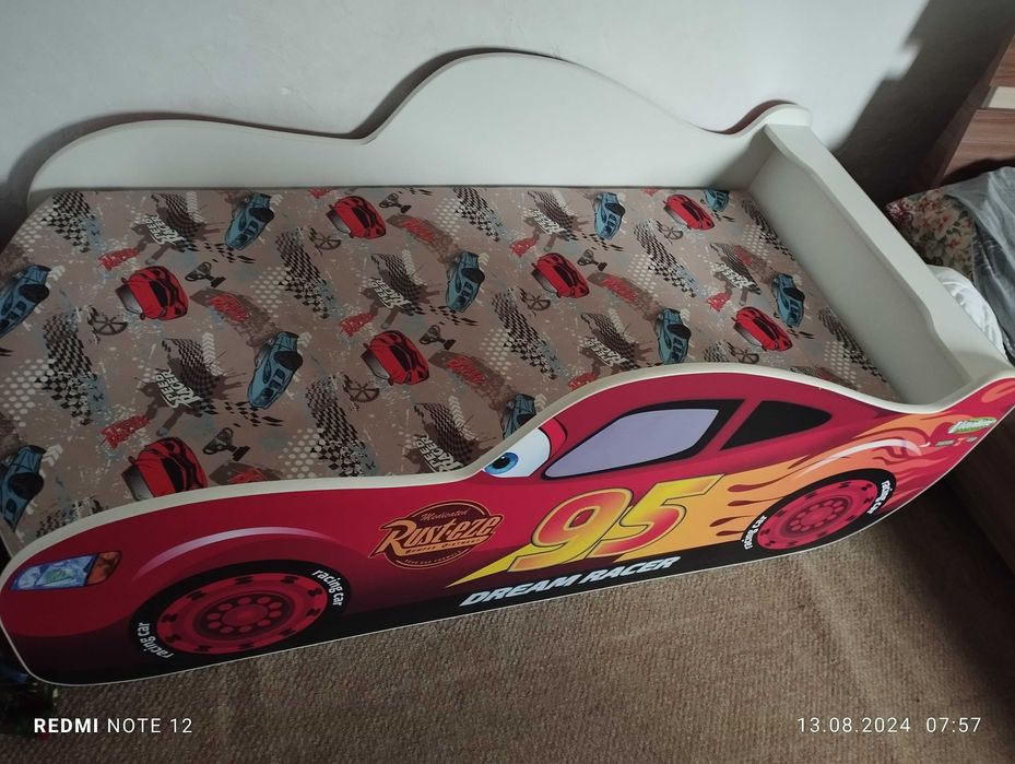 Продам кровать машинка