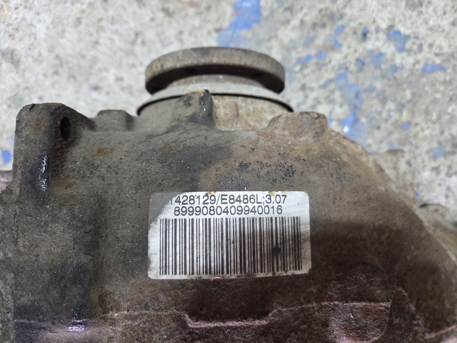 Продавам диференциал 3.07 и полуоски от BMW 328 E46