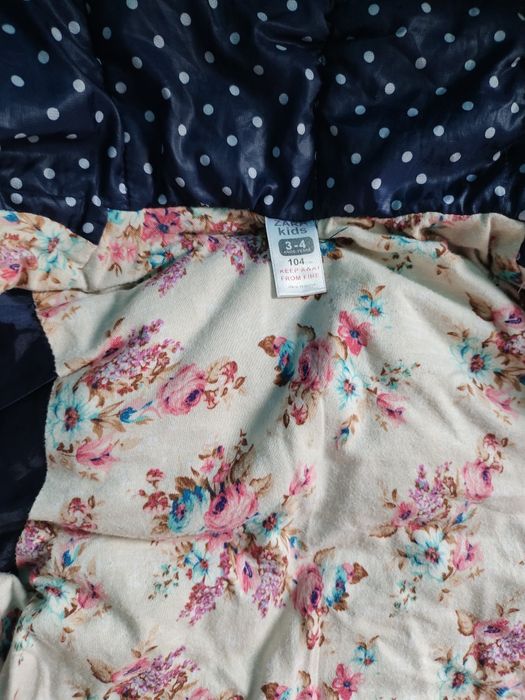 Продаю курточки на девочку