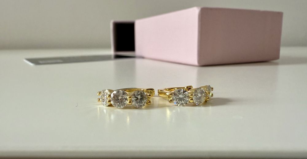 S925 Сребърни обеци с 18к златно покритие и Камък Мойсанит 0.9к карата