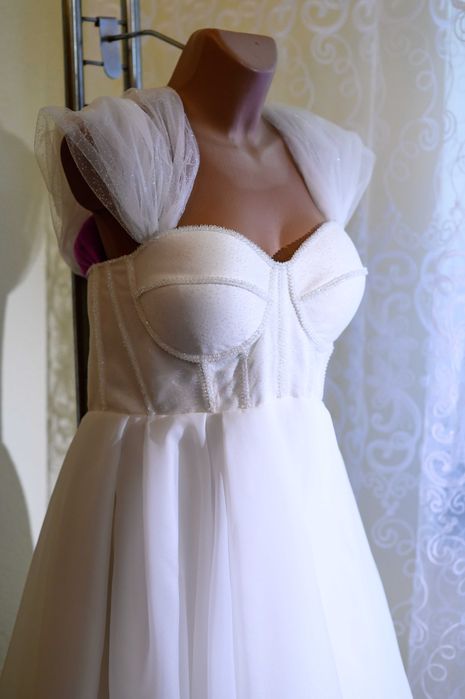 Vand rochie de mireasă