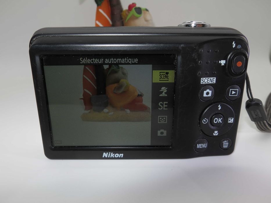 Nikon Coolpix A10 ултра компактен цифров фотоапарат подобен на L25 и L29 дигитална камера в отлично състояние, тествана и работи перфектно