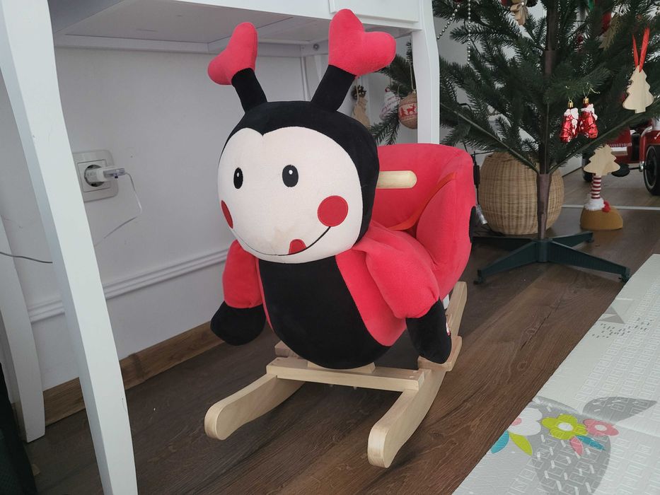 Люлееща се калинка люлка музикална