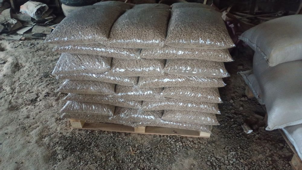 Peleți rumeguș brad