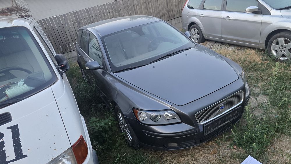 Dezmembrez Volvo V50 motor 2.0d 2005