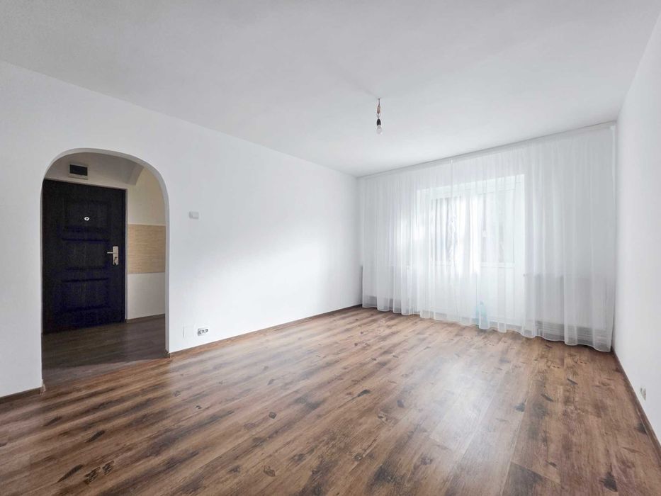 Vand apartament 2 camere, parter, in Deva.