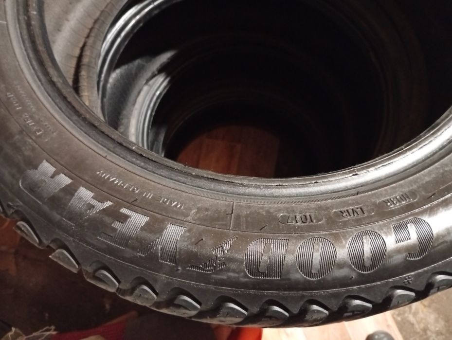 Продаётся Шины зимние