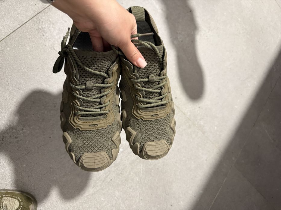 Продам кроссовки