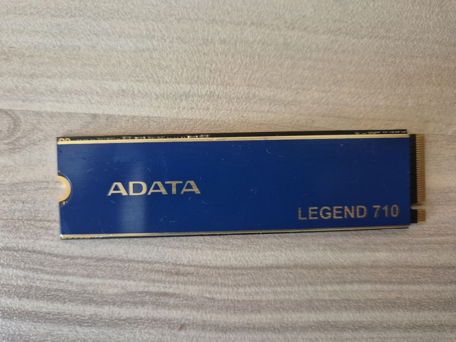 Продавам 512 gb nvme Adata legend 710