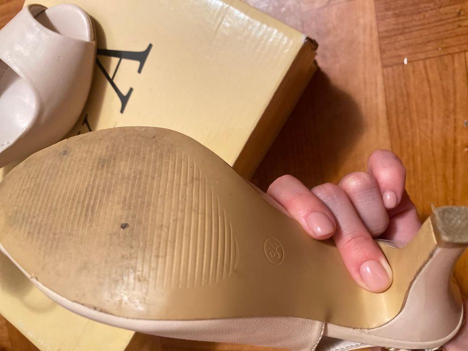 Босоножки бежевый