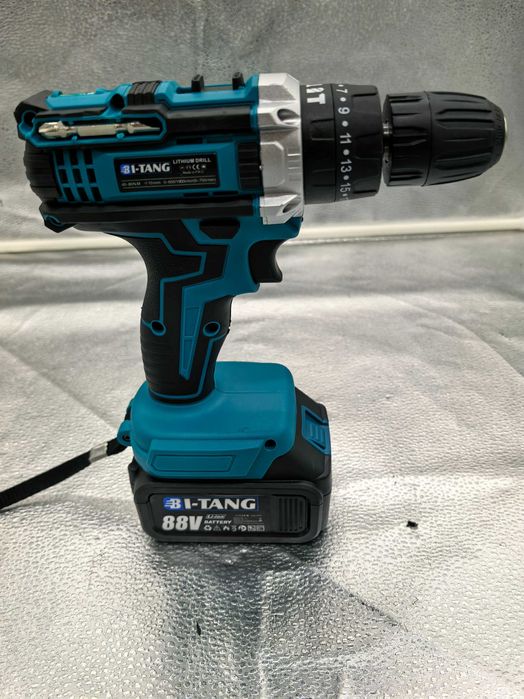 Set scule 4 in 1 pe acumulator 699 lei