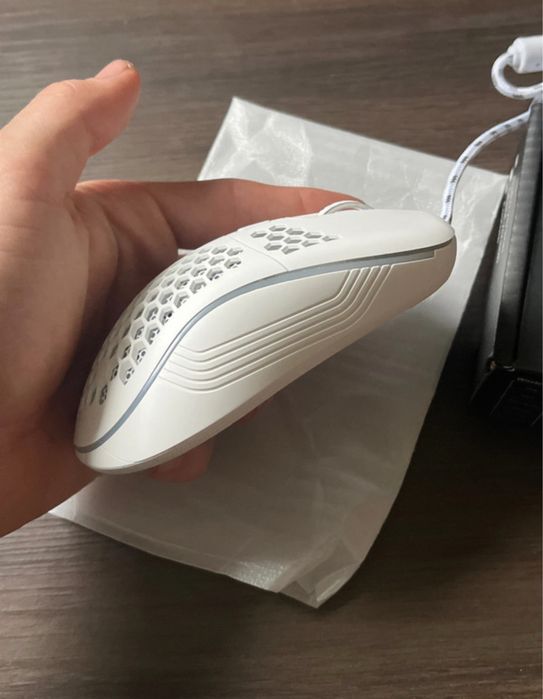 Mouse gaming cu Fir RGB