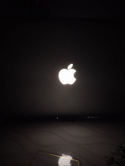 Продам MacBook Pro 2010 года