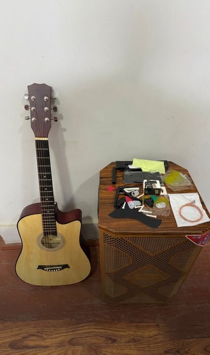Acustik gitara 38 o'lchamli. 620 ming kelishamiz