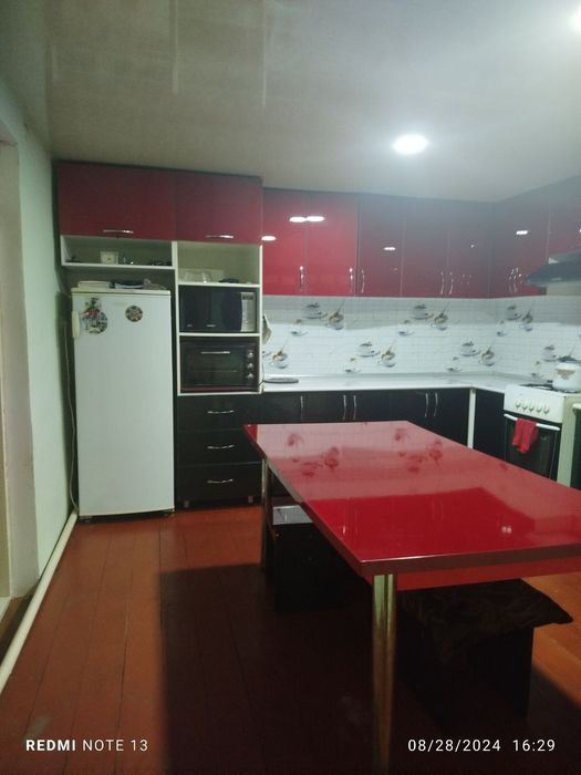 Uy 2 qavatli sotiladi