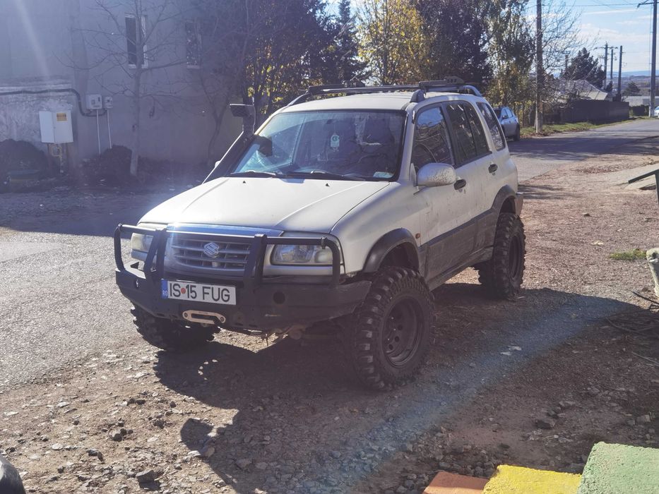 Mașina Suzuki grand vitara 2004 2.0 benzina