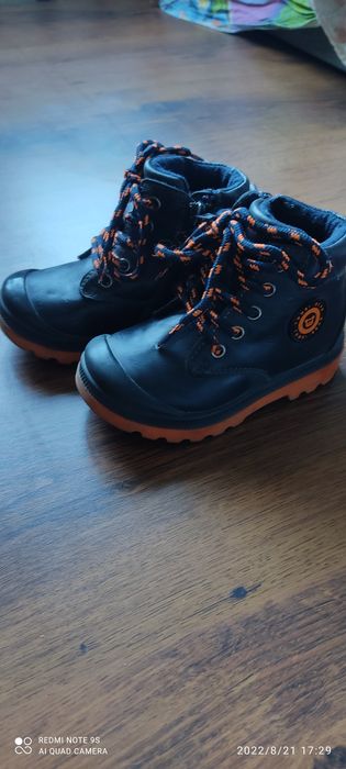 Продам ботинки осенние