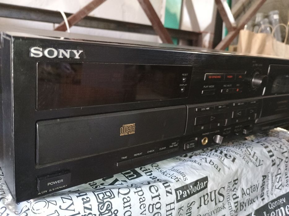 Кассетная дека Sony с CD player.