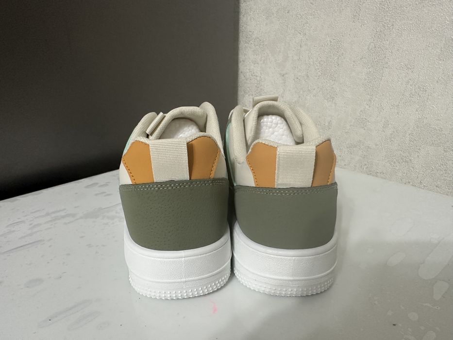 Продам кроссовки