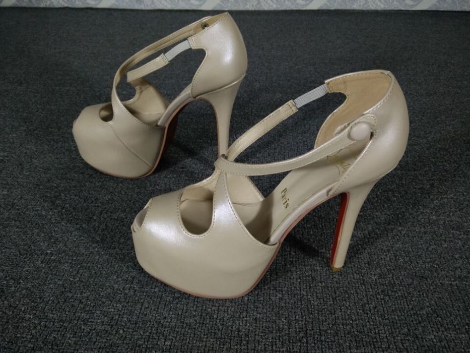 Дамски обувки на известна марка за всички ценители ценители ценители.