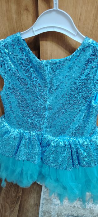 Продам платье на 6-7 лет