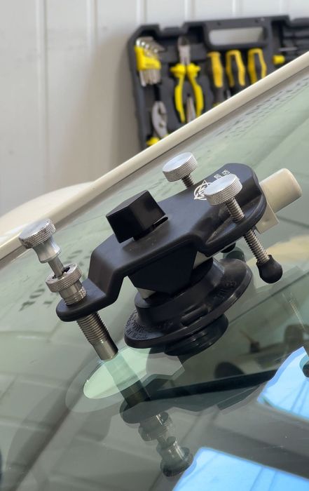 Ремонт трещин и сколов на лобовом стекле автомобиля