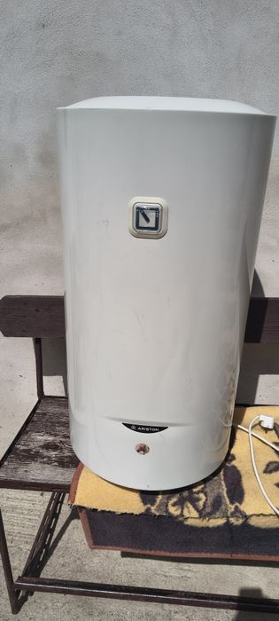 Vând boilere electrice