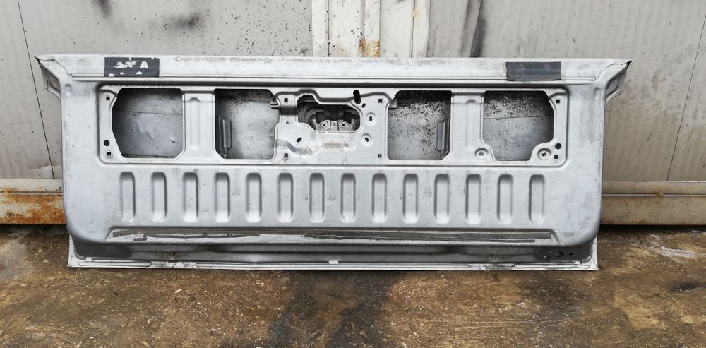 2 броя заден капак/врата от багажник пикап Mitsubishi L200 ClearTec