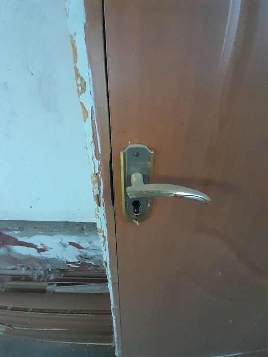 Продам межкомнатный дверь