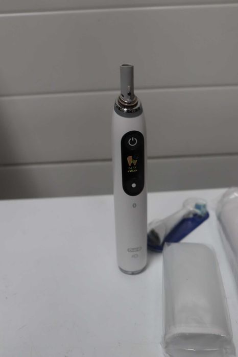 Електрическа четка за зъби Oral-B iO Series 9 - бяла, ДЕФЕКТ в дисплея