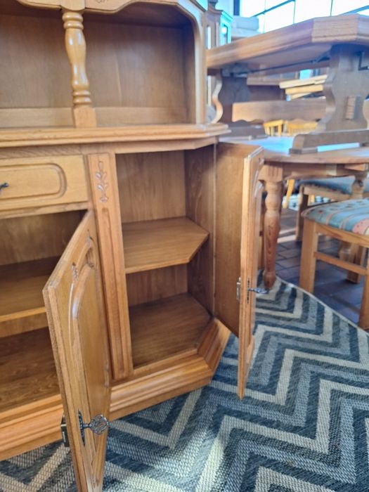 Витрина естествено дърво