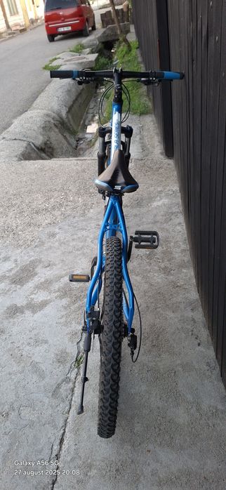 Vând  bicicleta pentru copii.