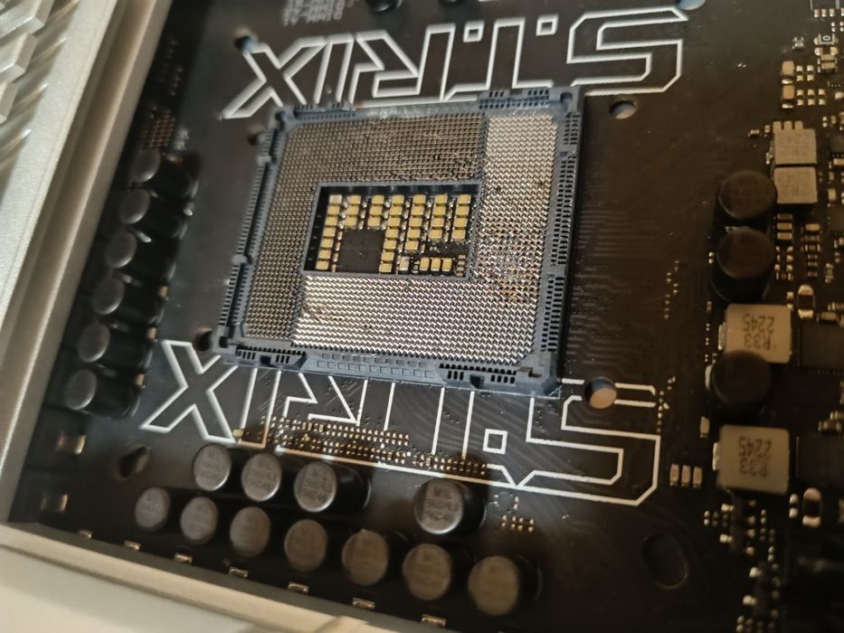 Placa de baza z790-A gaming wifi defecta