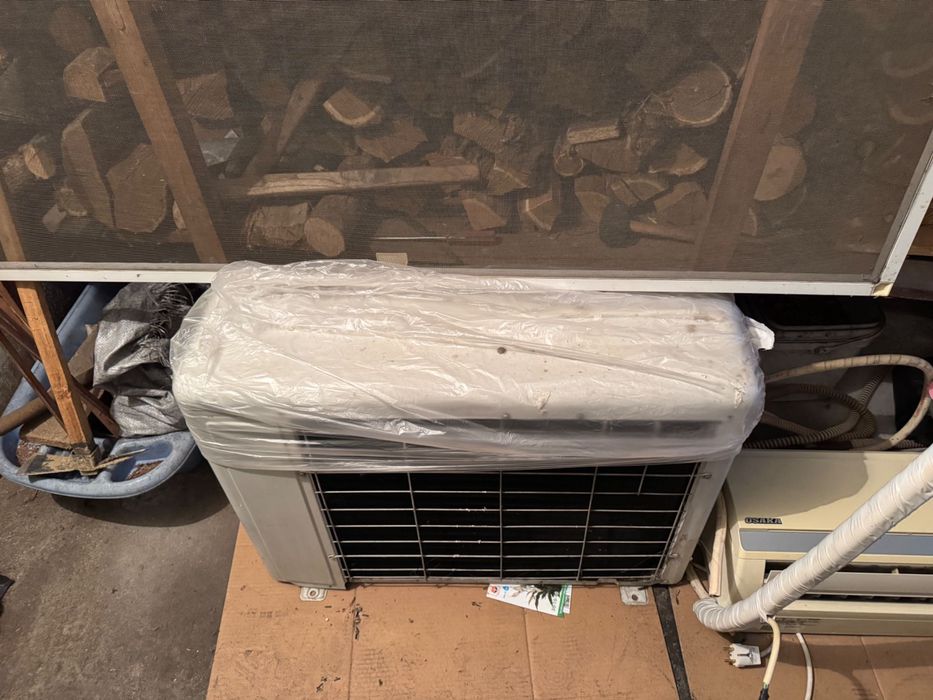 Продавам климатик Osaka RCH-3218NC – работещ, с дистанционно