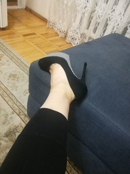 Продаю красивые туфли на высоком каблуке