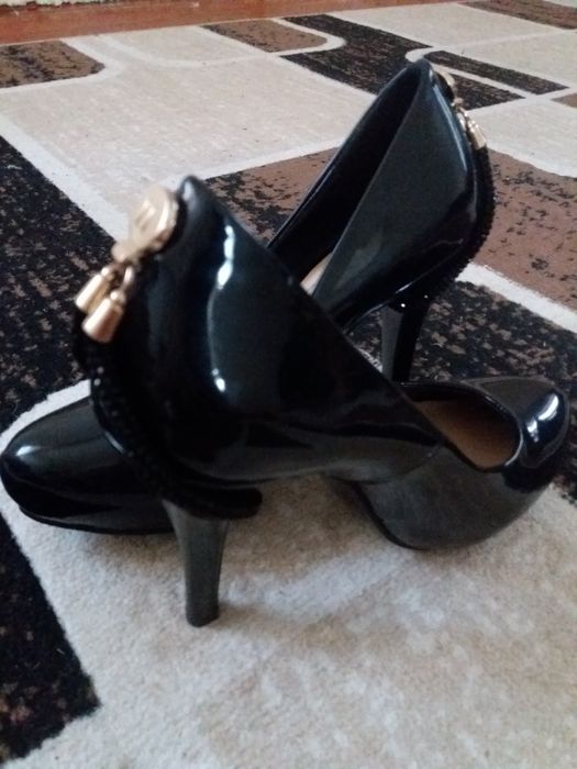 Продам новые туфли