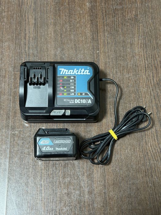 Makita incarcator  DC10SA si acumularor 10,8 4 amperi  BL1040B