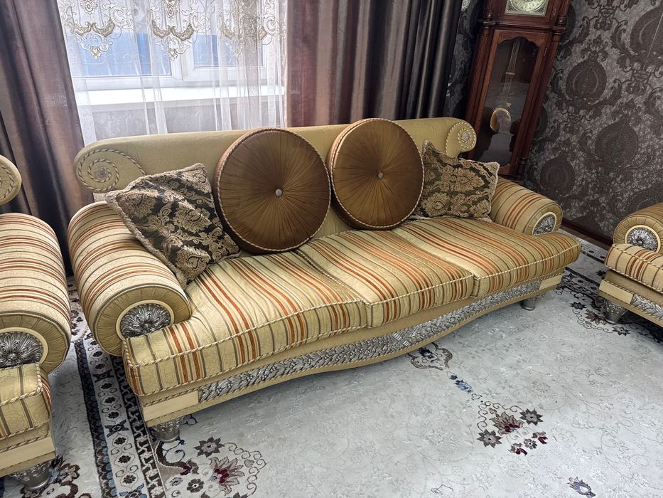 Продам диван диван 2 кресло б/к 200000  Алматы
