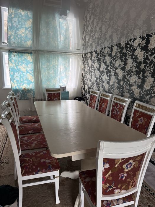 Продаеться стол с 12 стулями