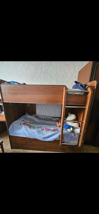 Двухъярусная кровать