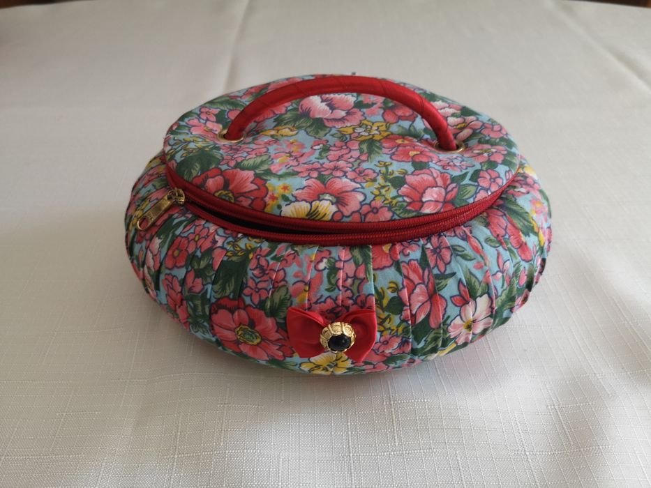 Продавам кутия за бижута