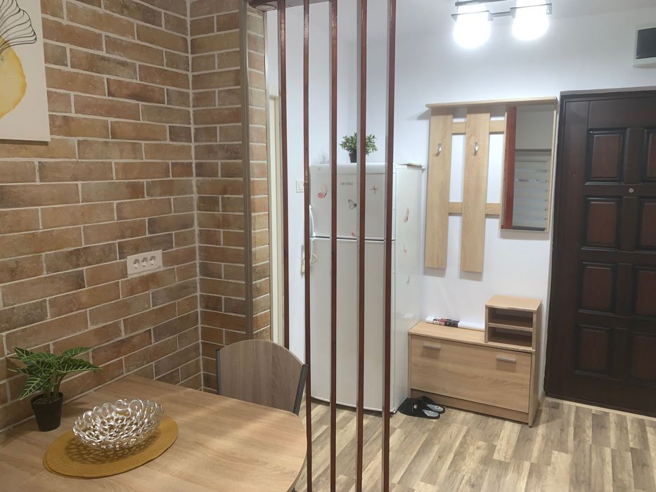 Închiriez garsonieră  confort l decomandată