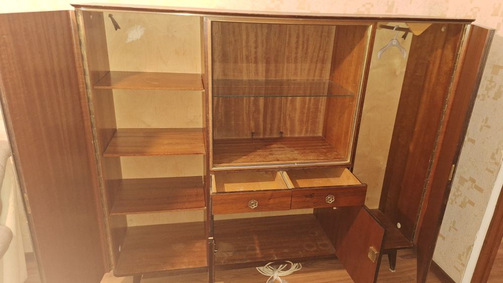 Отдам сервант. Самовывоз