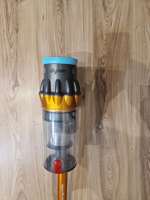 Продается пылесос б/у  dyson