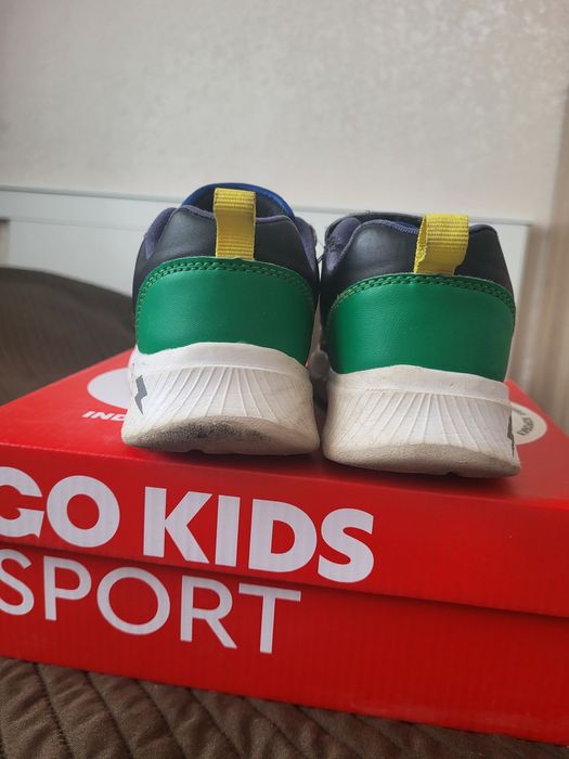 Кроссовки демисезонные