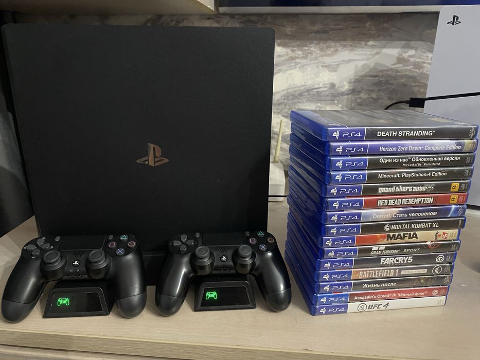 Продам Sony PlayStation 4 pro 1tb памяти,